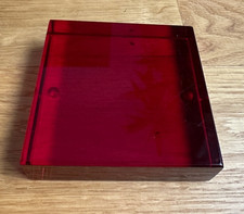 Présentoir Rectangulaire Acrylique massif rouge - 9,5 x 9,5 x 2,5 cm