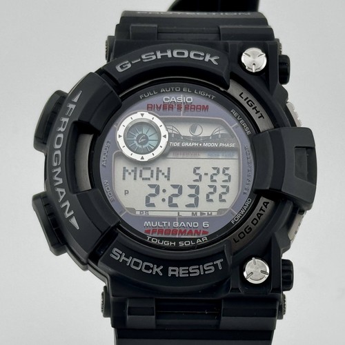 Montre noire solaire robuste