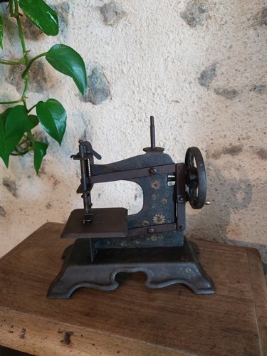 Jolie ancienne petite machine - ancienne,