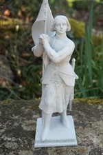 RE0459 FIGURINE STATUETTE JEANNE D ARC EGLISE SAINT ROCH PARIS 1ER RESINE  26 CM