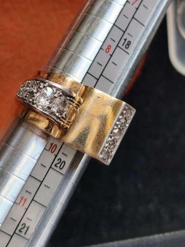 Bague chevalière tank sertie