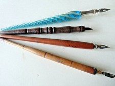 4 PORTES PLUME EN BOIS DIFFERENTS , UN EST UN EN VERRE DE MURANO TORSADE