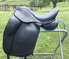 Hulsebos Dressage Saddle and ergonomic girth