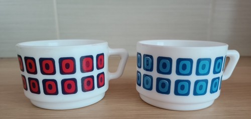 Tasses arcopal années 70 - 2,