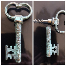 Tire bouchon Décapsuleur Clé à décor de Grappe de Raisin Collection Vin Cave