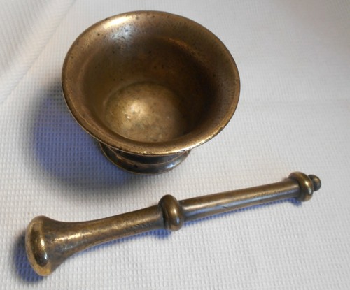 Ancien mortier avec son pilon - avec,