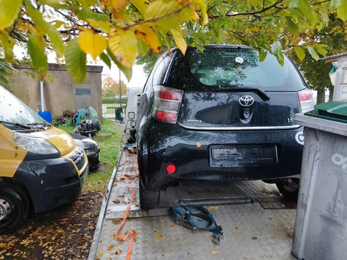 Toyota - , iq