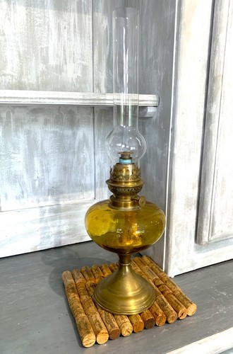 Ancienne lampe huile pétrole - huile,