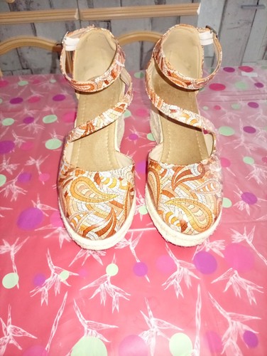 Sandales compensées femme
