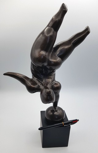 Sculpture une femme - d'une, nue