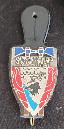 Ancien insigne pucelle sapeurs - ancien,