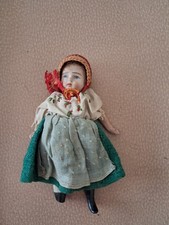 Petite poupée ancienne