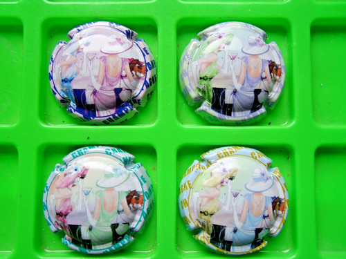 Série capsules de - de,