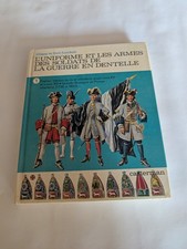 l'uniforme et les armes des