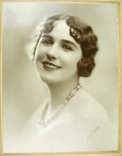 Mistinguette? Jeanne Florentine Bourgeois Apers Photograph Signed c1900-1920