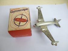 avion et gyroscope jouet