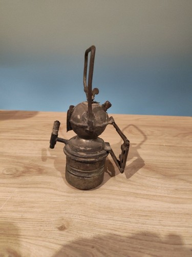 Très vieille lampe essence - vieille, a