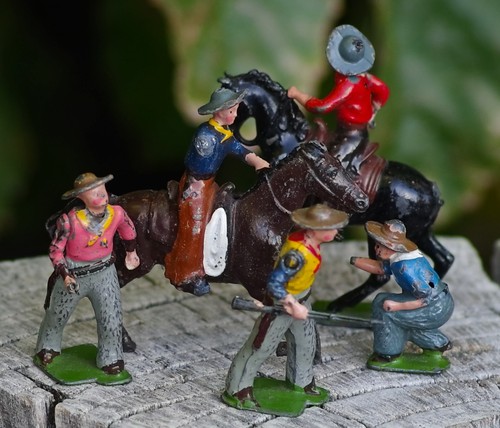 Vintage lead figurines - lead,
