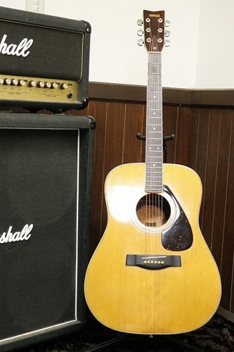 Guitare acoustique vintage des