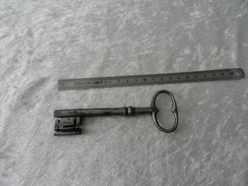 Old large wrought - , key