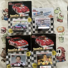 Lot 4 Stock-car NASCAR 1/64 Avec 1 Carte Collector De Pilote Avec Chaque Caisse