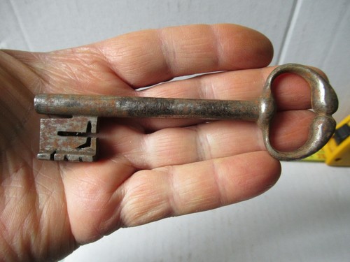 Ancien cle clef - antique, old