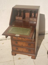 Secrétaire de style anglais