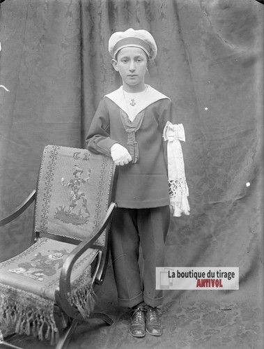 Jeune garçon costume - jeune,