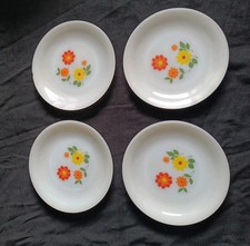 A1BC?VINTAGE 4 DESSERT PLATES ARCOPAL FLOWER DECORATIONS FAIR CONDITION ? 