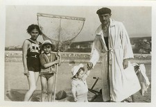 OLD PHOTO - VINTAGE SNAPSHOT -