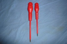 Lot 2 Tournevis Cruciforme Electricien Facom Références Effacées Lame  Gainée