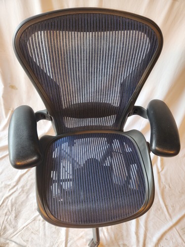 Herman miller aeron - miller, b
