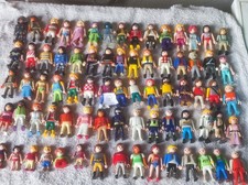 Lot de 75 personnages / figurines Playmobil + accessoires et animaux