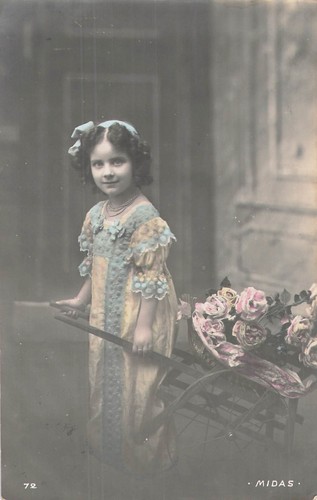 Petite fille brouette - cp,