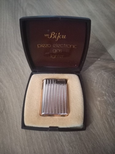 Tbe ancien briquet - ancien, mr