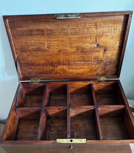 Ancienne boîte coffre - boîte, en