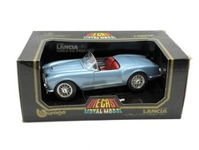 Burago 1/18 Scale Diecast 3010 - 1955 Lancia Aurelia B24 Spider - Blue FT25