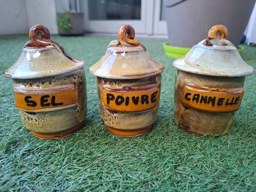 Pots signés en céramique - 3, signés,