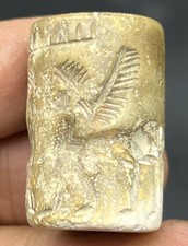 Cheminée en pierre sculptée