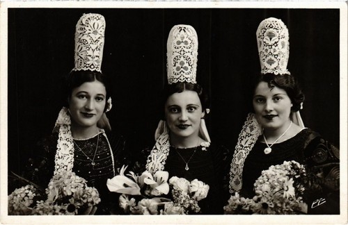 Old postcard queen lobsters - postcard,