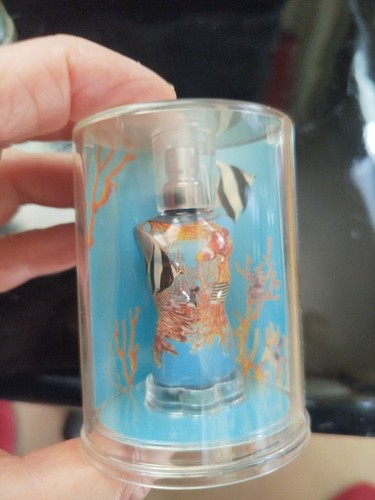 Une miniature parfum - miniature, de