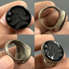 Belle bague en bronze en taille-douce ancienne roi romain en agate noire
