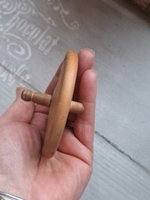 1  Ancienne toupie en bois