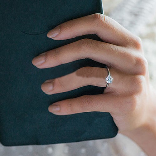 Lumière femme engagement - femme,