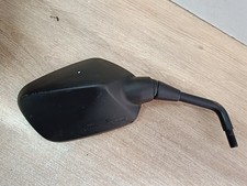 UN RETROVISEUR RETRO DROIT