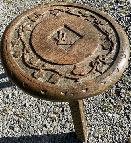 Tabouret ancien tripode bois