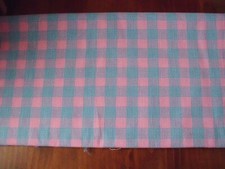 coupon tissu   "  carreaux  "   48  X 94  cm  (  rose  bonbon et bleu   )