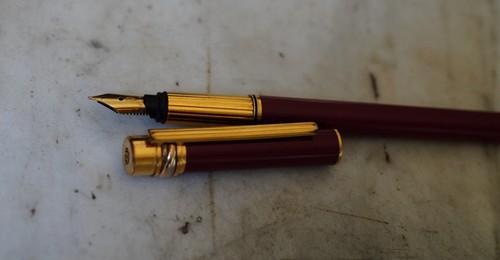 Stylo plume must - plume, de