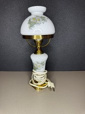 Ancienne lampe en porcelaine