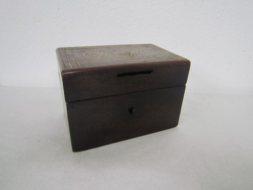 Ancienne boite coffre - boite, tirelire